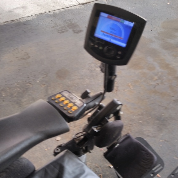 Motorize wheel chair for a paraplegic man disabled - Picture 2 of 7